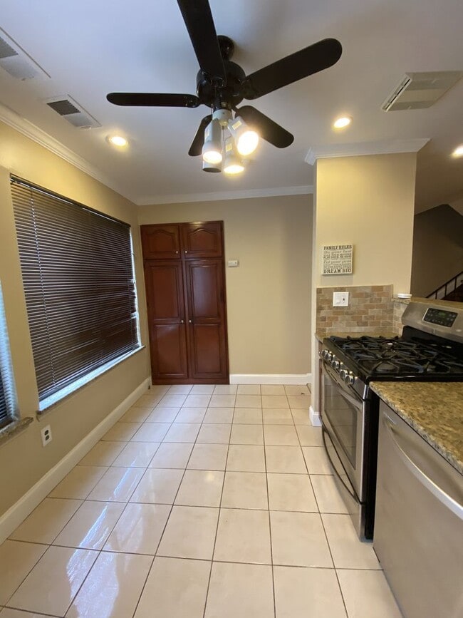 Building Photo - Willows Condominium