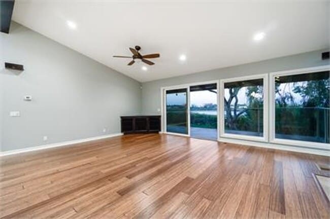 Building Photo - Large 5 bed Masterpiece Home with Back Bay...