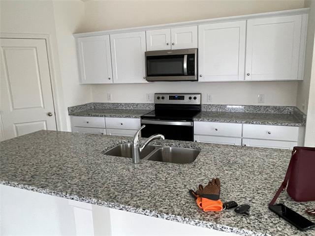 Building Photo - 10300 Castle Lyons Ln