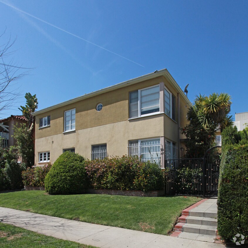 Primary Photo - 305-307 S Reeves Dr
