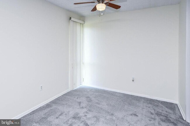 Foto del edificio - 7174 Donnell Pl
