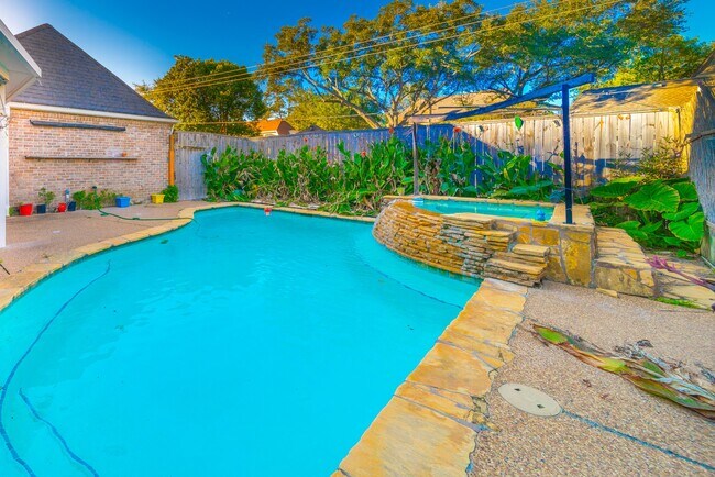 Foto del edificio - 15738 Fleetwood Oaks Dr