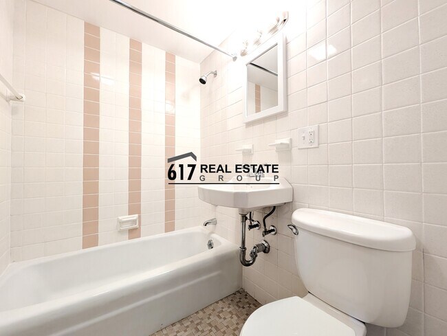 Building Photo - 176 N Beacon St