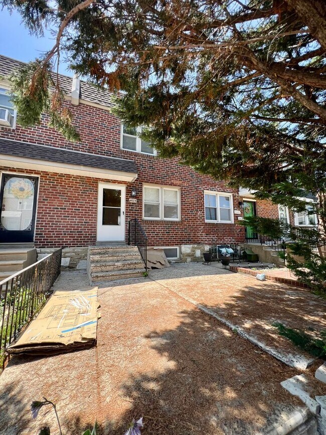 Photo - Newly Renovated 3-Bedroom Townhome with Fi...