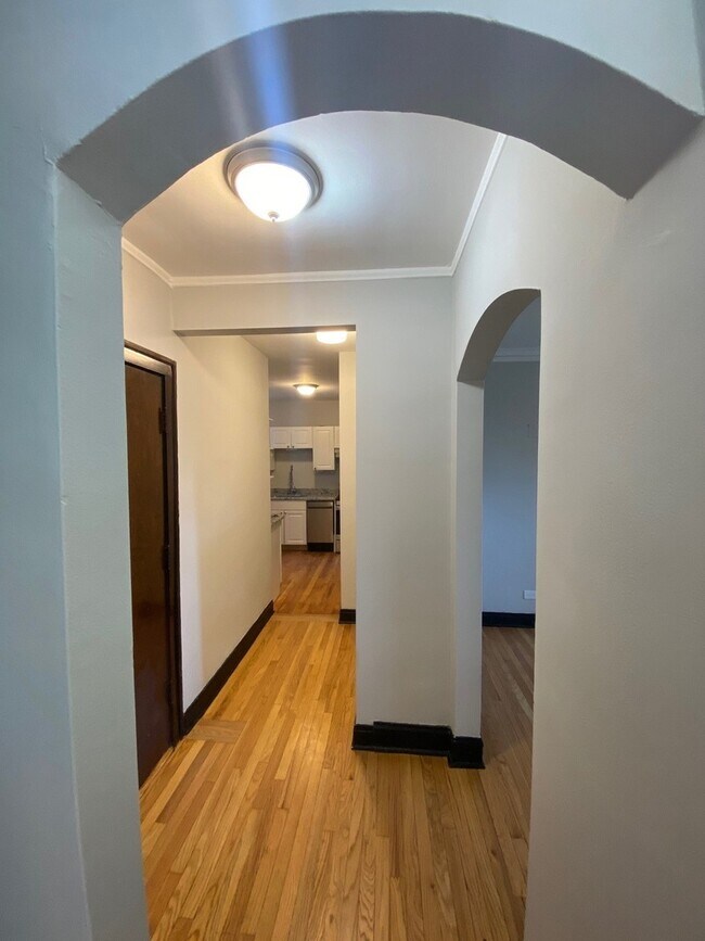 Foto del edificio - 5542 W Leland Ave