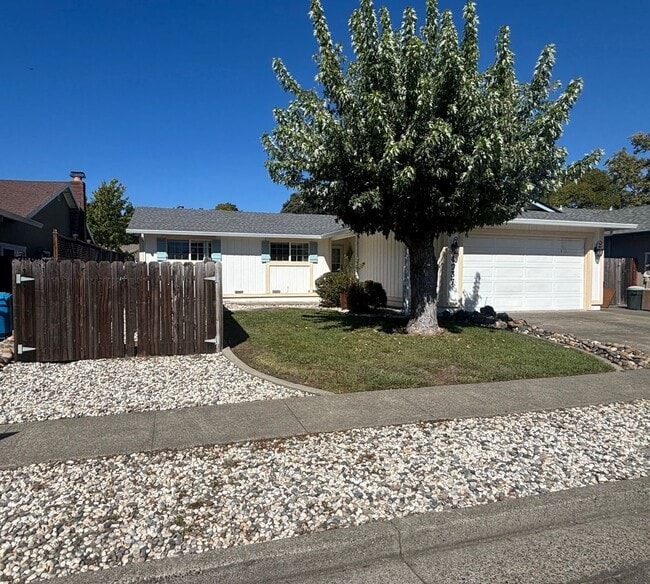 Building Photo - 3 Bedroom 2 Bathroom Single Family home in Rincon Valley with A/C and RV parking