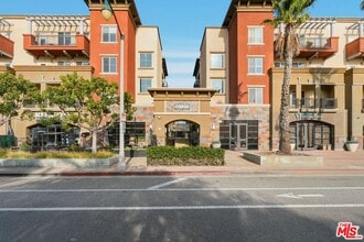 Building Photo - 6020 S Seabluff Dr Building Photo - 6020 S Seabluff Dr