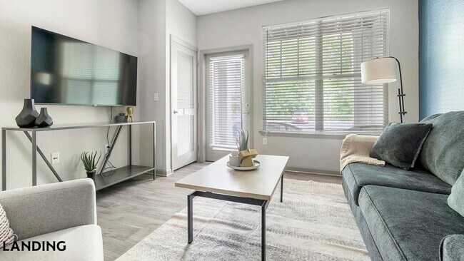 Foto del edificio - 7116 Finn Hall Ave