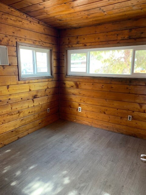 Bedroom with nice window views - 420 N Norma St