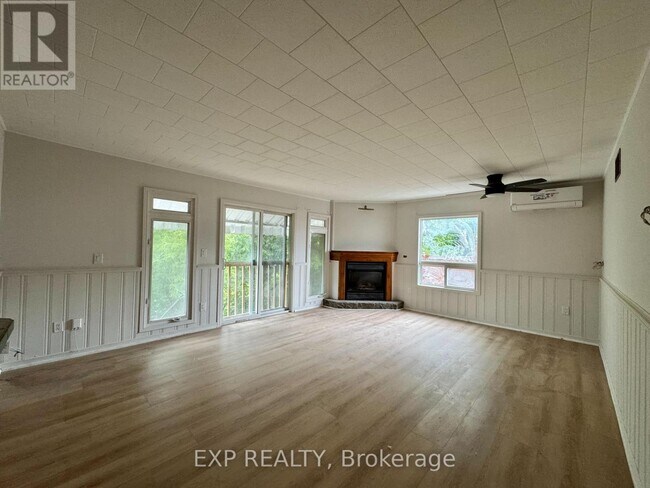 Photo du bâtiment - 112 Baseline Rd E