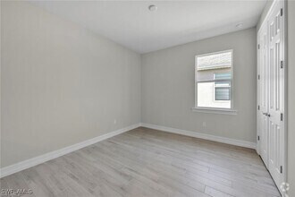 Building Photo - 319 Tamarindo Ln