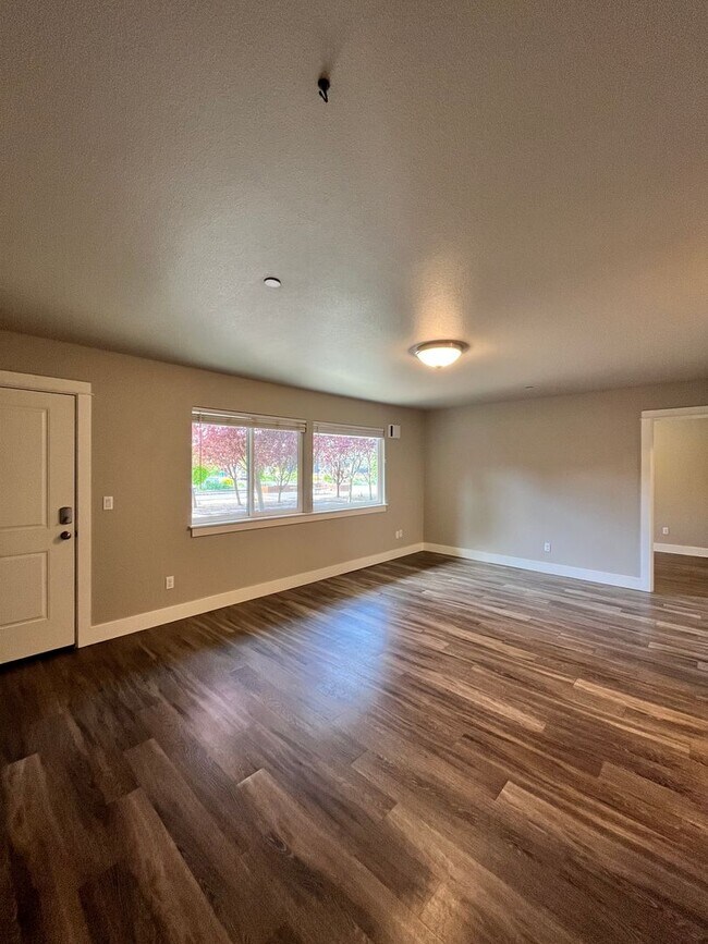 Foto del edificio - Modern 2-Bedroom! In-Unit Washer & Dryer, Covered Patio & Pet Friendly!