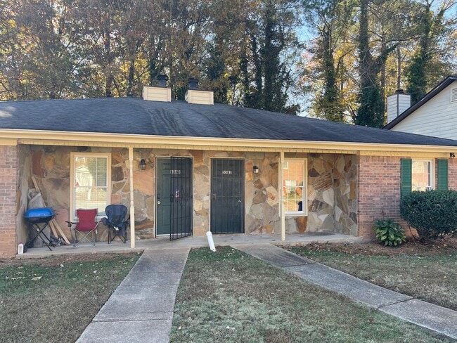 Foto del edificio - 5381-5383 Ridgemere Ct