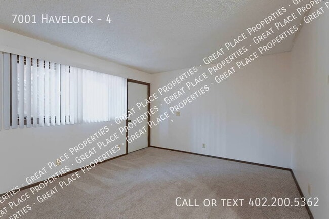 Building Photo - 1 Bed 1 Bath Walk in Shower Garden Level