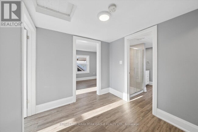 Building Photo - 16 Albert St N