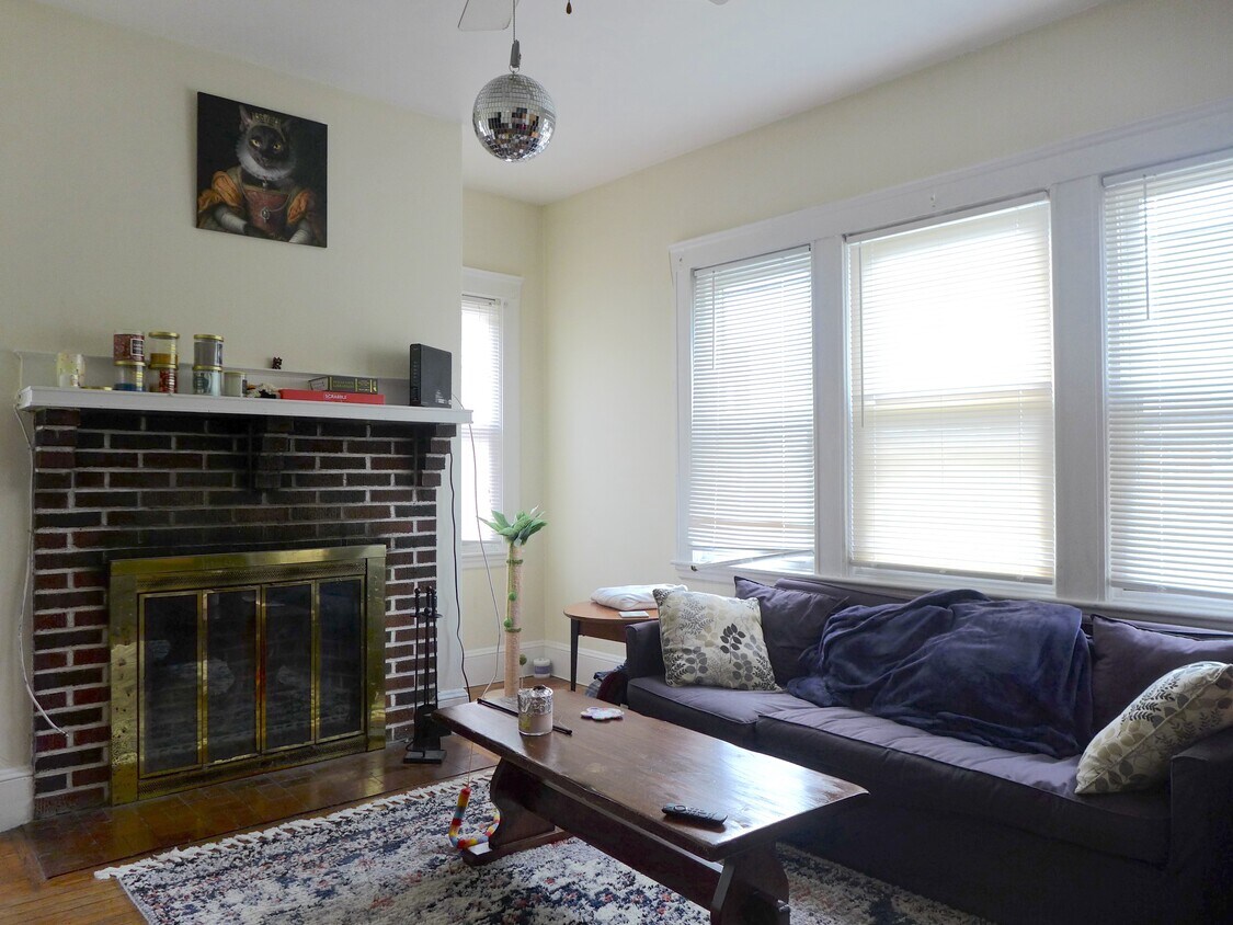 Primary Photo - 43 Leamington Rd