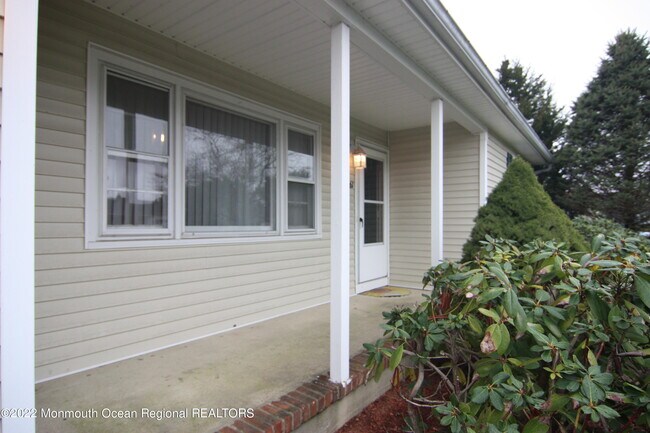 Foto del edificio - 1061 Edgebrook Dr S