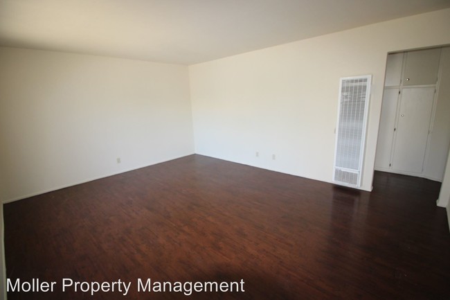 Foto del edificio - 2700-2706 Meeker Ave