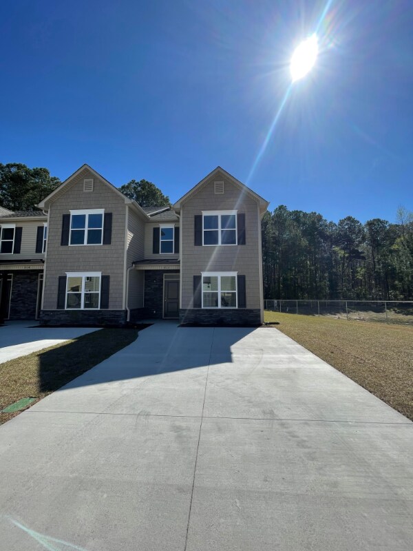 Foto del edificio - 312 Glenellen Loop Rd