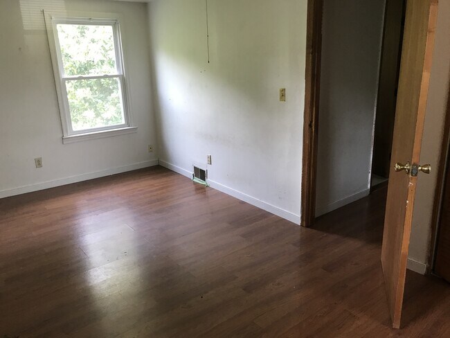 Foto del edificio - Adorable 4 bdrm/2 bath Home Located on Monument Ave. Near Willow Lawn!