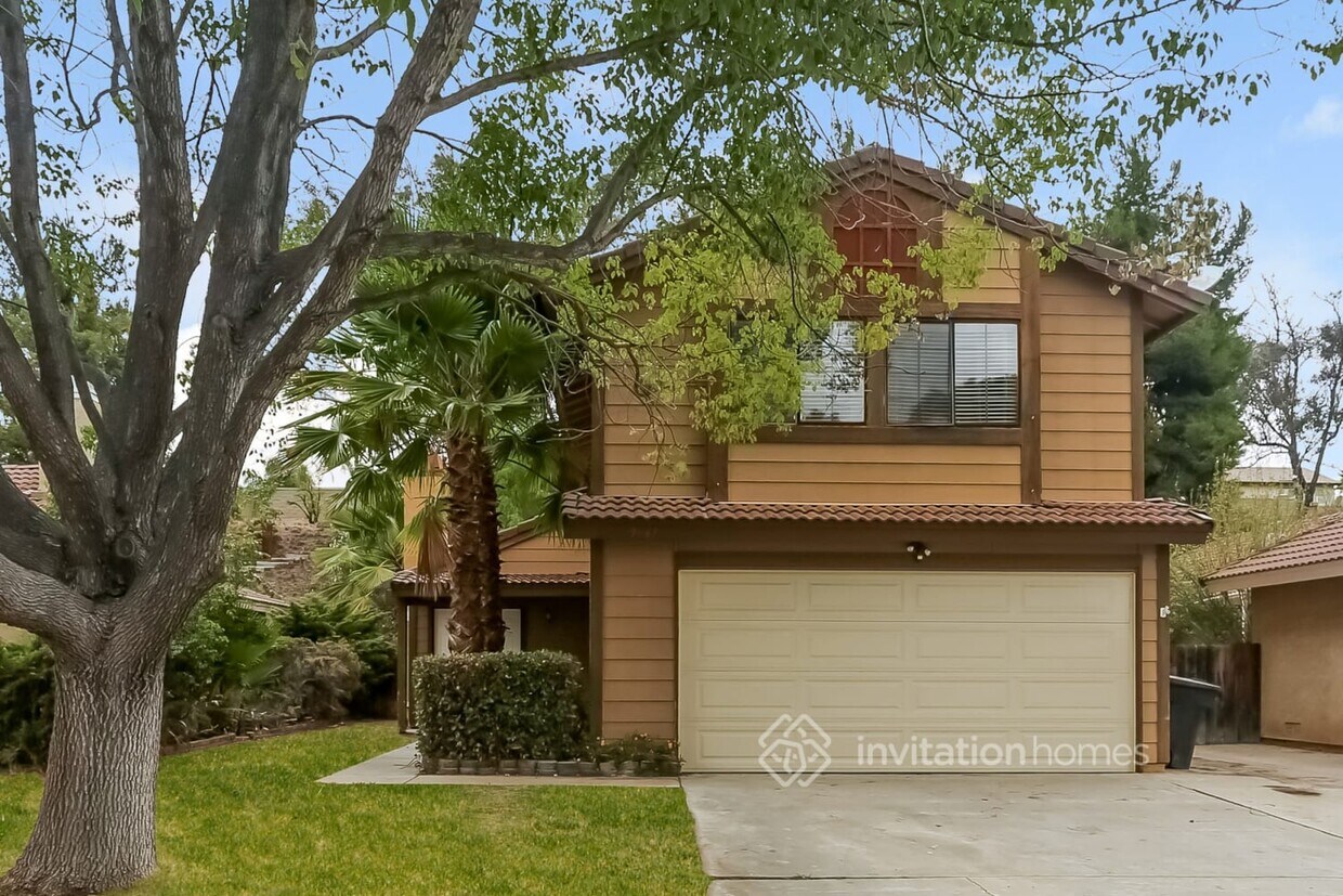 Primary Photo - 39461 Oak Cliff Dr