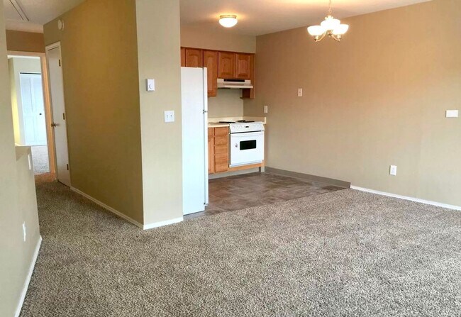 Foto del edificio - Spacious Top Floor One Bedroom w/ Open Flo...