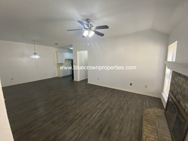 Foto del edificio - 10307 Lone Pine Ln