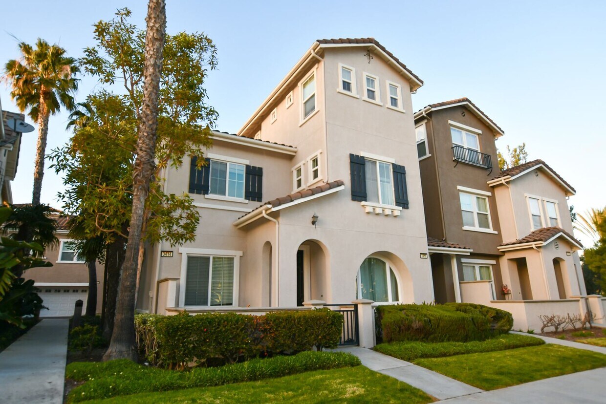 4 BED/3.5BATH Townhome in Village at the P... House Rental in Camarillo, CA