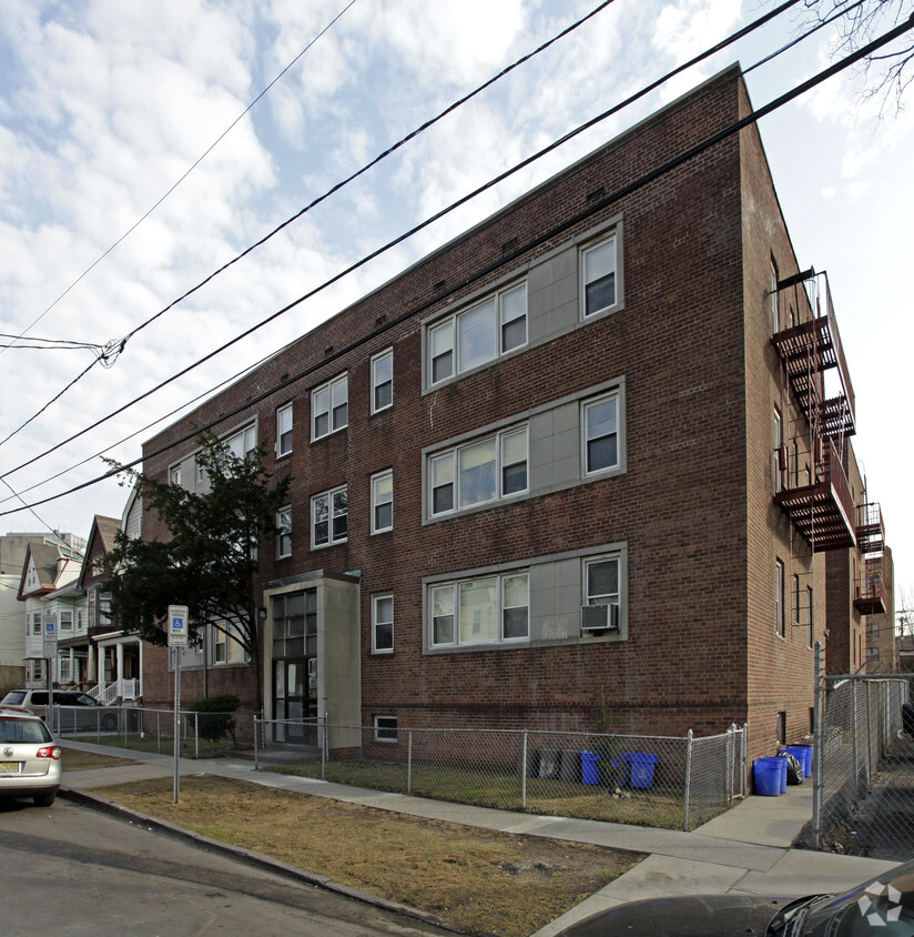 Foto del edificio - 21-25 Van Reipen Ave