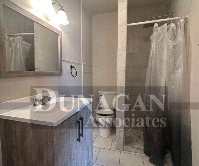 Foto del edificio - 2215 Turner St