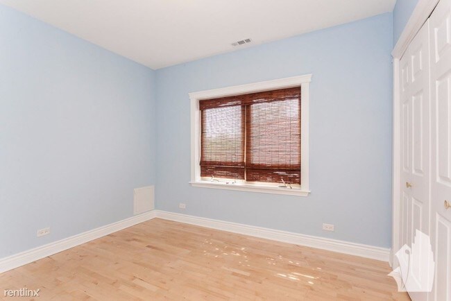 Foto del edificio - 2713 W Augusta Blvd