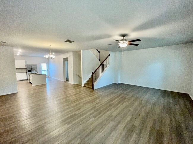 Building Photo - 525 Ruths Dr