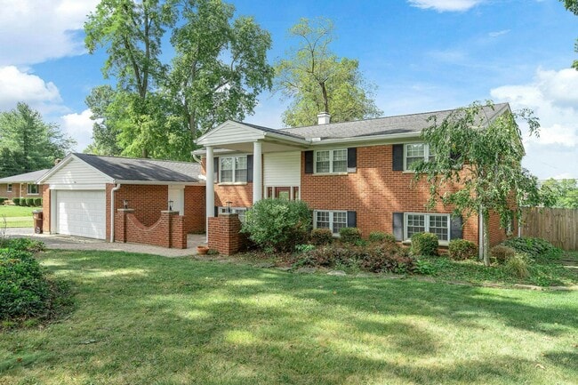 Building Photo - 2045 La Grange Rd