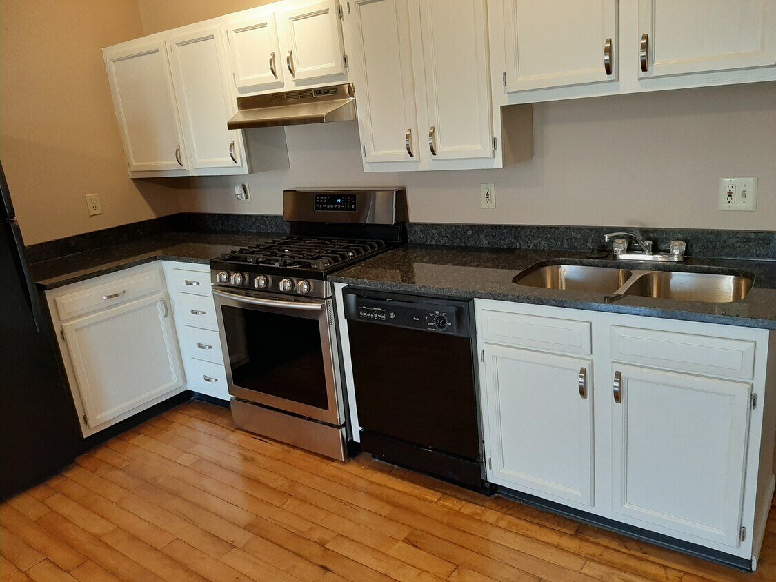 Foto principal - 431 W 3rd Ave