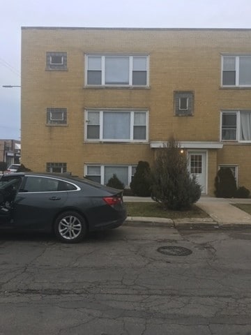 Building Photo - 3157 N Lockwood Ave