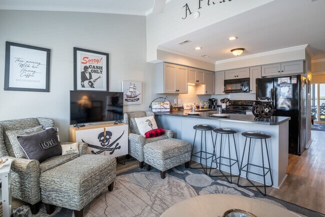 Foto del edificio - FURNISHED OFF-SEASON MONTHLY RENTAL-STARTING JANUARY 2026