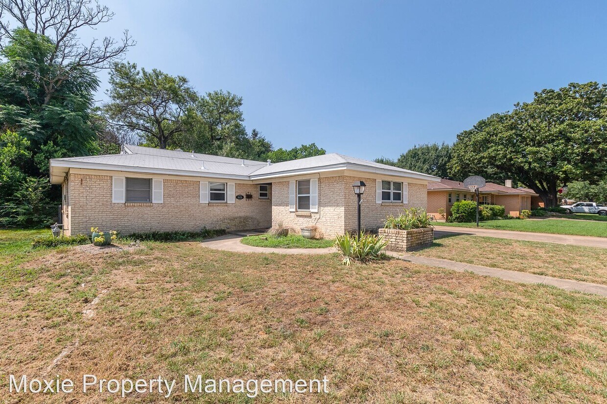 Foto principal - 3 br, 2 bath House - 1606 Bluebonnet Trl.