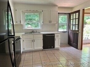 Building Photo - 24 Candlewood Ln