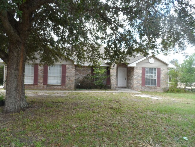 Foto del edificio - BEAUTIFUL BRICK 4 BEDROOM 2 BATH HOME AVAILABLE NOW CONTACT KAREN GUARDINO, REALTOR 386-747-9295