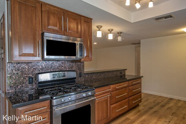 Building Photo - 3 br, 2 bath House - 720 W Rose Ln