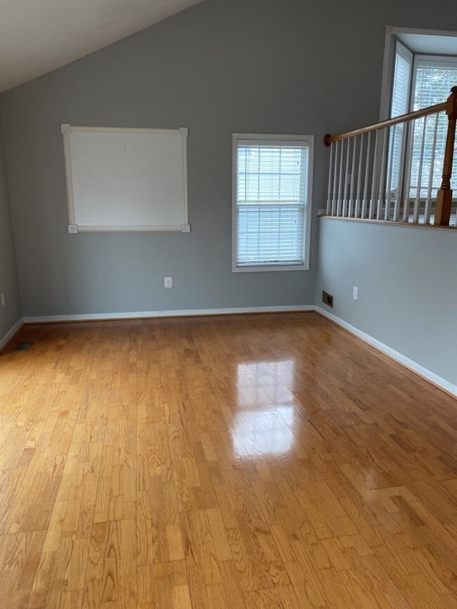 Building Photo - 99 Tanterra Dr