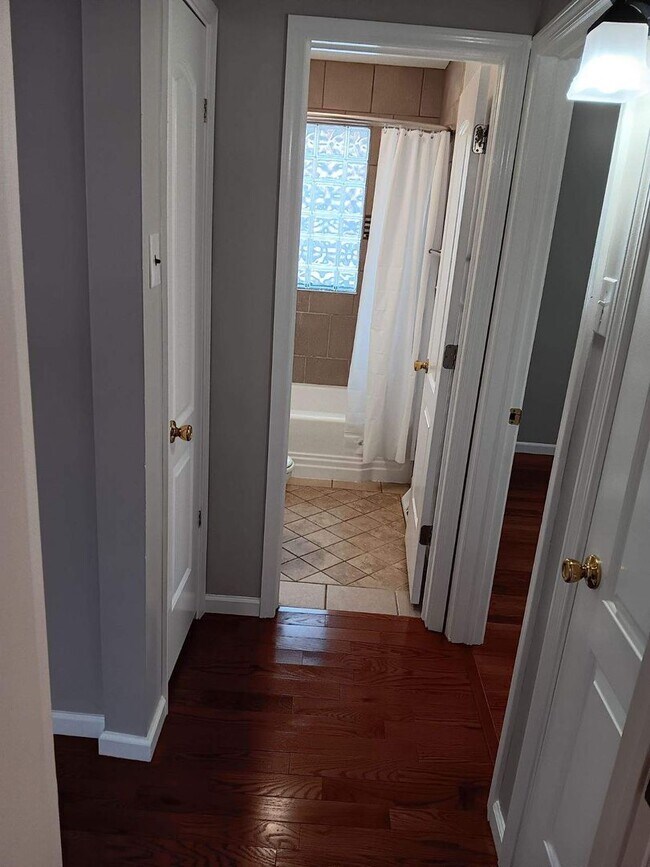 Foto del edificio - Charming 3 bedroom near Washburn University.