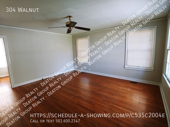 Building Photo - 304 Walnut-