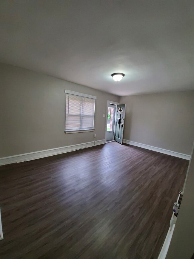 Building Photo - Oak Woods Collingswood
