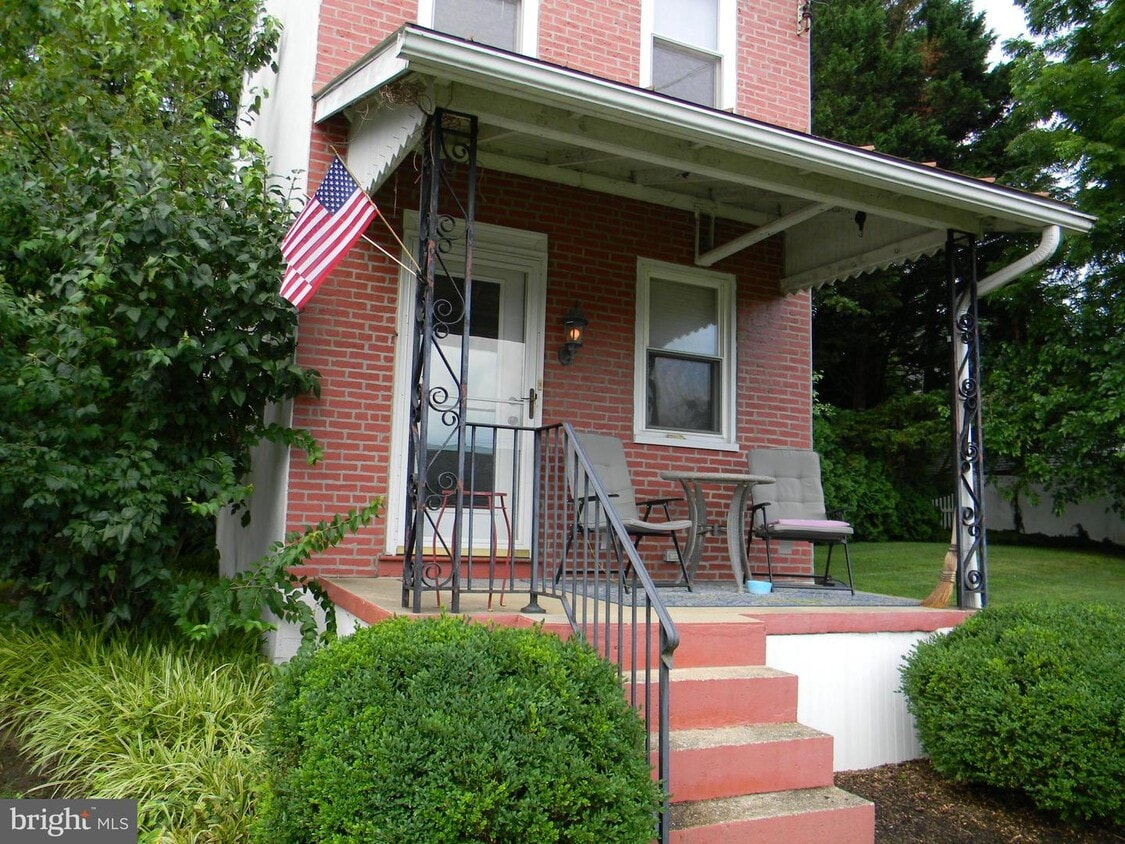 105 Lincoln St, Square, PA 19348 House for Rent in