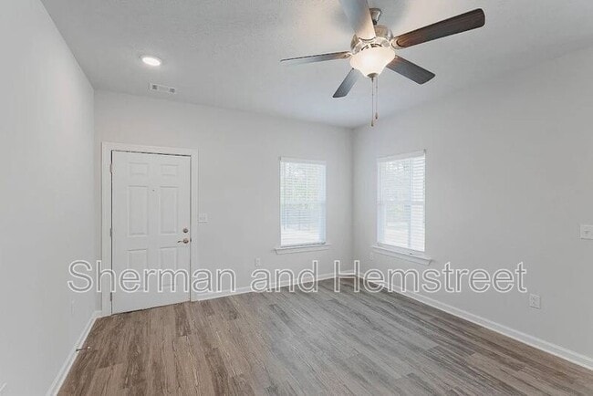 Building Photo - 2034 Lotus Dr