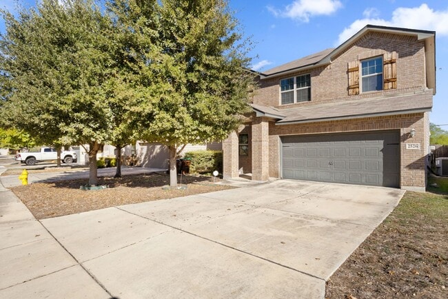 Building Photo - 3 Bedroom/2.5 Bathroom Champions Park Subdivision