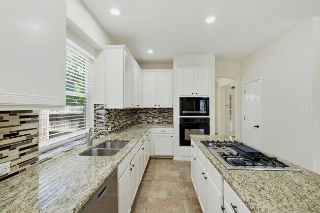 Building Photo - 2033 Creole Dr