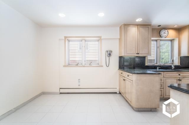 Foto principal - 4 bedroom in BROOKLYN NY 11230