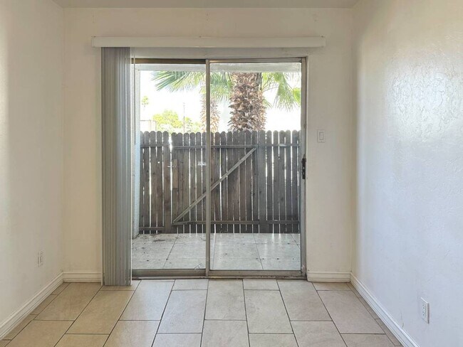 Foto del edificio - 1620 N Wilmot Rd